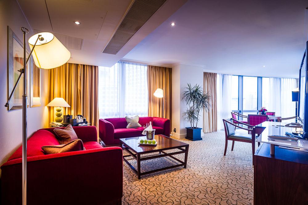 London Marriott Hotel Canary Wharf Exterior foto Suite at the Radisson Blu Royal