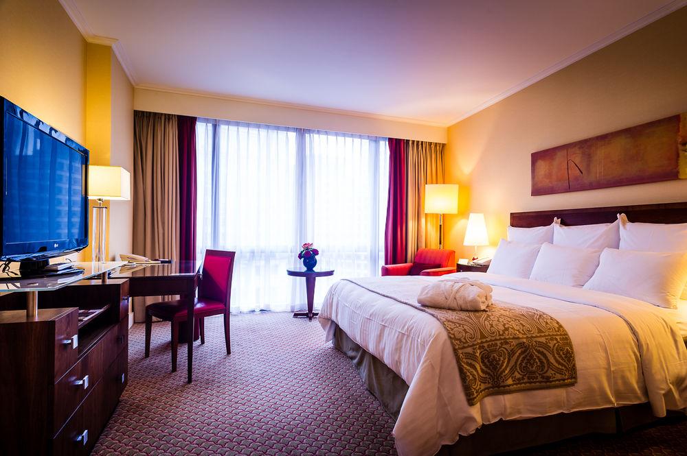 London Marriott Hotel Canary Wharf Exterior foto A room at the Sheraton Addis Ababa Hotel