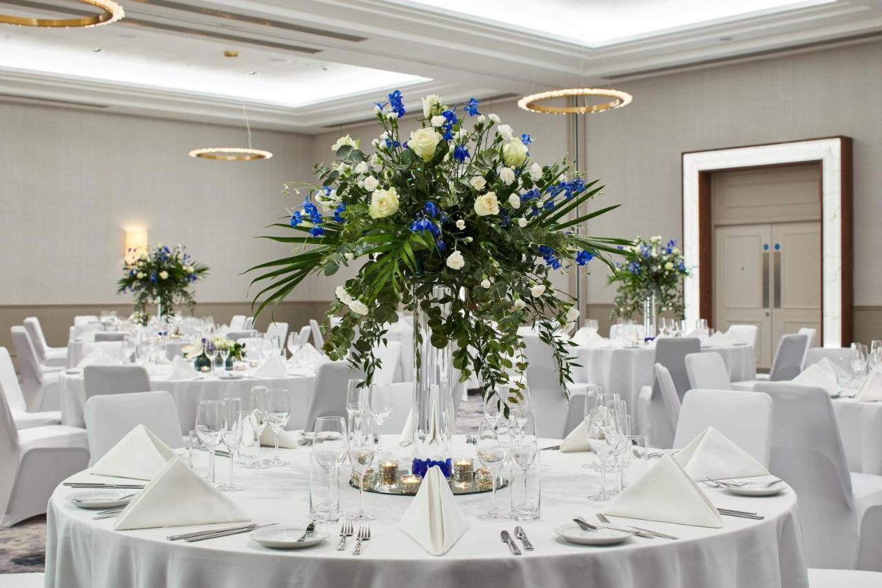 London Marriott Hotel Canary Wharf Exterior foto The ballroom at The Dorchester