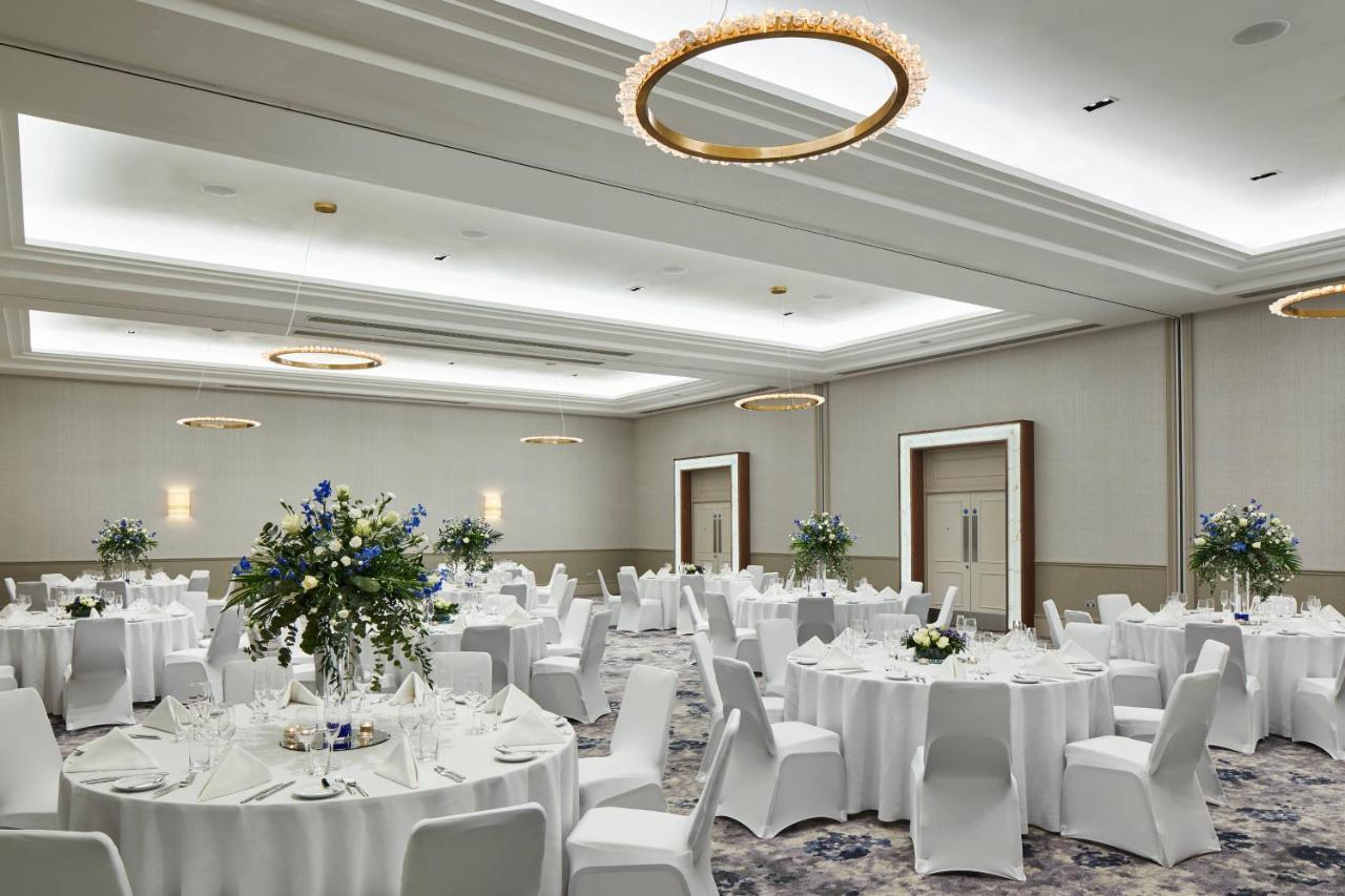 London Marriott Hotel Canary Wharf Exterior foto The ballroom at The Westin Palace, Brussels