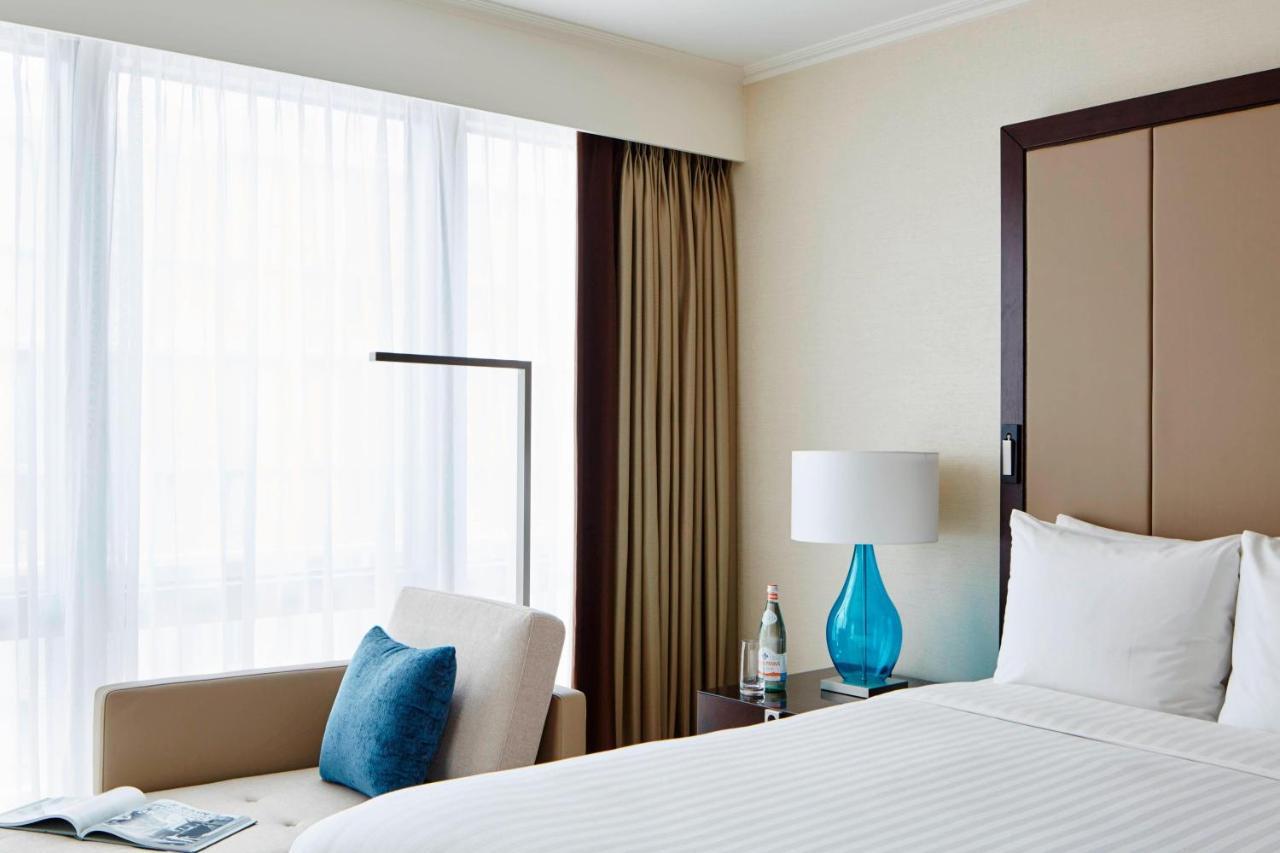 London Marriott Hotel Canary Wharf Exterior foto A bedroom at the hotel
