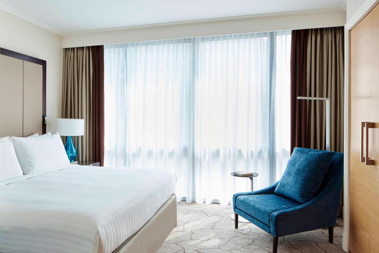 London Marriott Hotel Canary Wharf Exterior foto A bedroom at the hotel