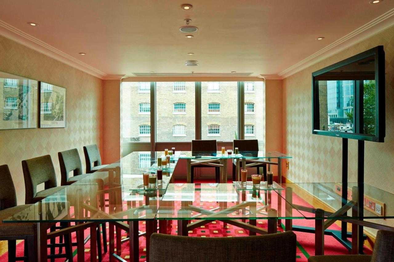 London Marriott Hotel Canary Wharf Exterior foto The boardroom at the Mandarin Oriental, London
