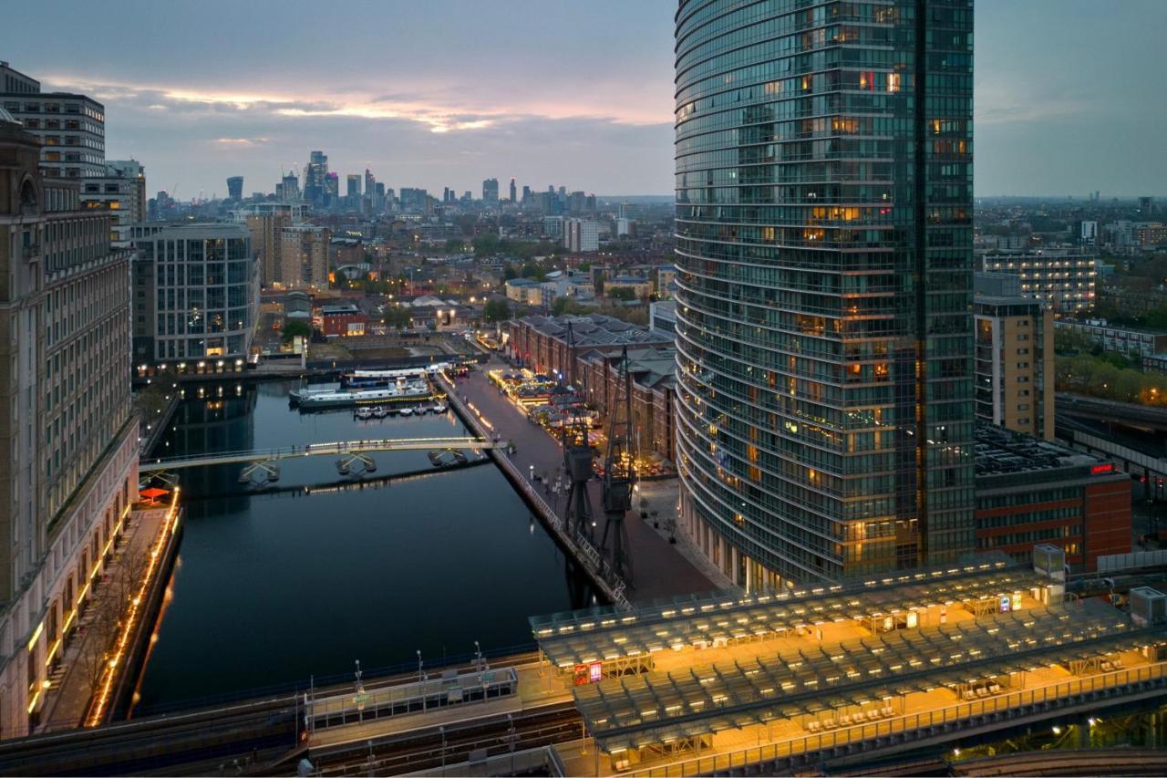 London Marriott Hotel Canary Wharf Exterior foto The West India Quay